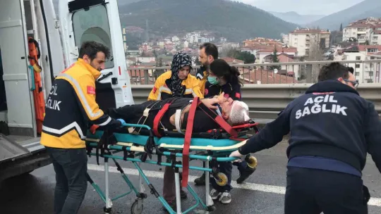 TEM'de 23 araç kazaya karıştı: 11 yaralı