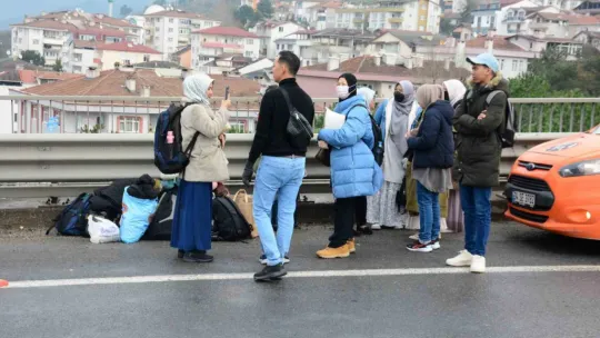 TEM'de 23 araç kazaya karıştı: 11 yaralı