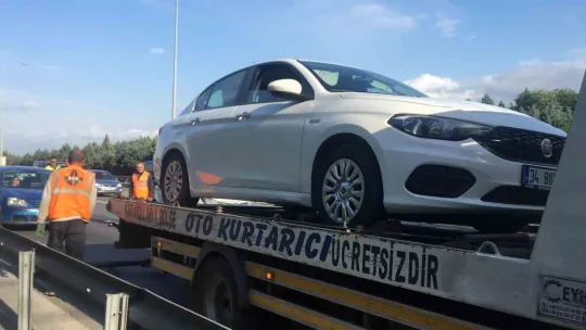 TEM'de 3 araç çarpıştı: 3 yaralı