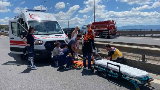 TEM'de 3 araç kazaya karıştı: 1'i çocuk 7 yaralı