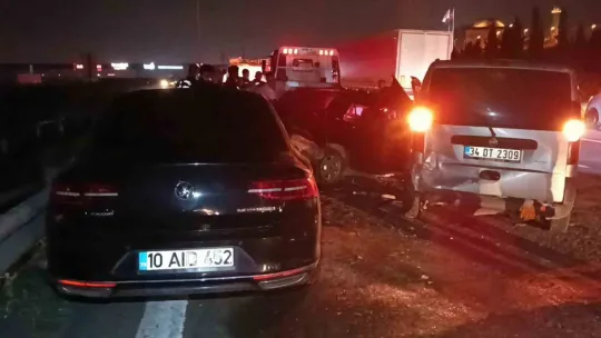 TEM'de 3 aracın karıştığı zincirleme kaza!