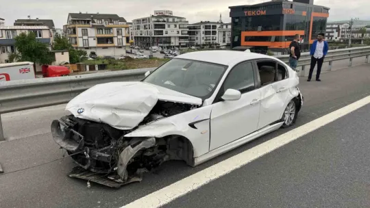 TEM'de 3 otomobil çarpıştı: 3 yaralı