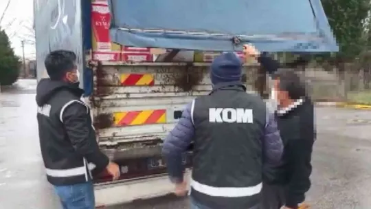 TEM'de 4 milyon 560 bin kaçak makaron ele geçirildi