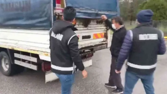 TEM'de 4 milyon 560 bin kaçak makaron ele geçirildi