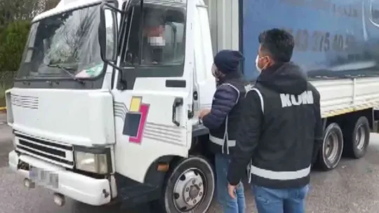 TEM'de 4 milyon 560 bin kaçak makaron ele geçirildi