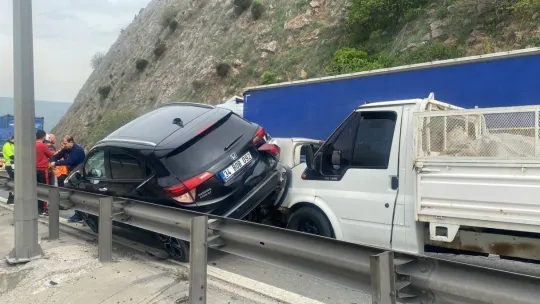 TEM'de 7 aracın karıştığı zincirleme kazada can pazarı