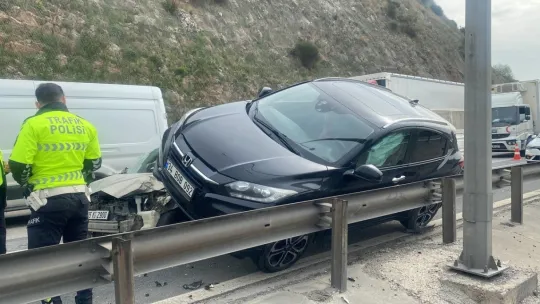 TEM'de 7 aracın karıştığı zincirleme kazada can pazarı