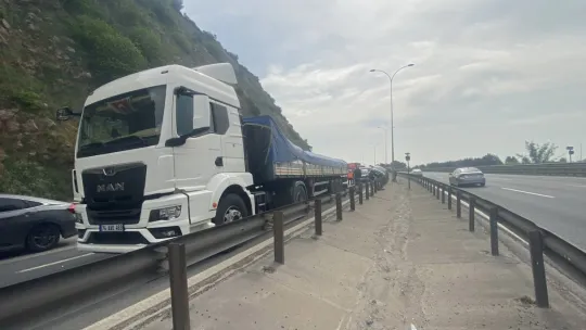 TEM'de 7 aracın karıştığı zincirleme kazada can pazarı