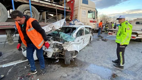 TEM'de zincirleme kaza: Ortalık savaş alanına döndü
