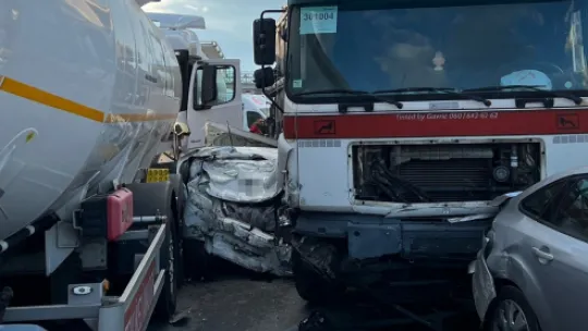 TEM'de zincirleme kaza: Ortalık savaş alanına döndü