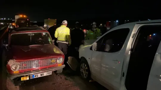 TEM'de iki araç çarpıştı: 3 yaralı!