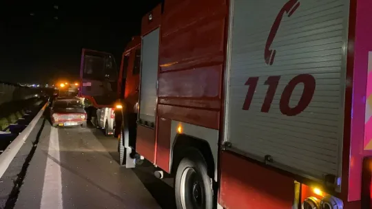 TEM'de iki araç çarpıştı: 3 yaralı!