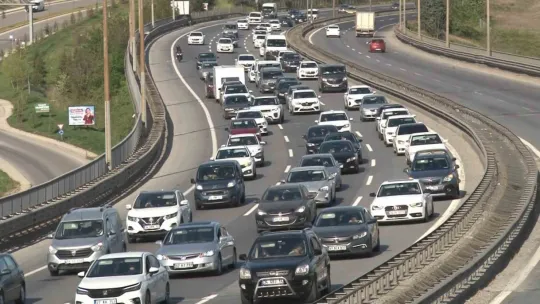 TEM'de bayram trafiği yoğunluğu havadan görüntülendi