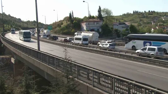 TEM'de bayram trafiği yoğunluğu havadan görüntülendi