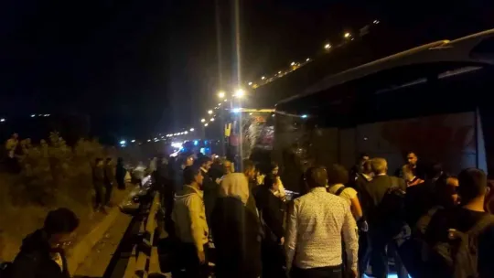 TEM'de bir minibüs ve iki yolcu otobüsü birbirine girdi!