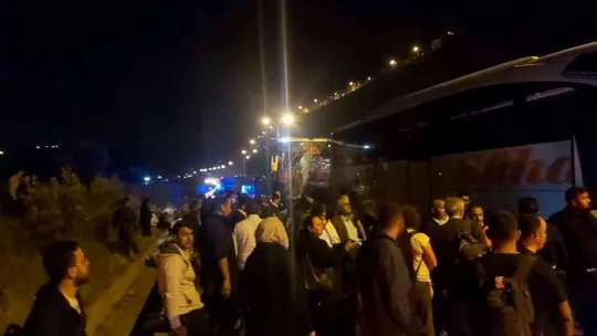 TEM'de bir minibüs ve iki yolcu otobüsü birbirine girdi!