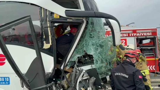Efe Tur otobüsü kaza yaptı: 1'i ağır 17 yaralı