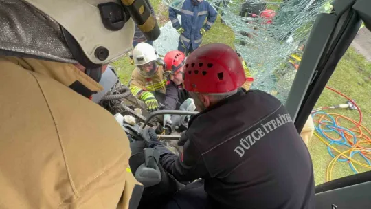 Efe Tur otobüsü kaza yaptı: 1'i ağır 17 yaralı