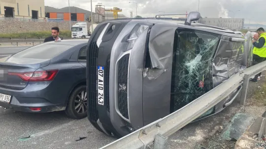 TEM'de iki araç çarpıştı, kazayı hafif sıyrıklarla atlattılar