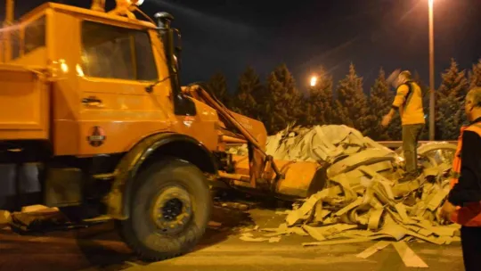 TEM'de iki tır kazaya karıştı, yol trafiğe kapandı