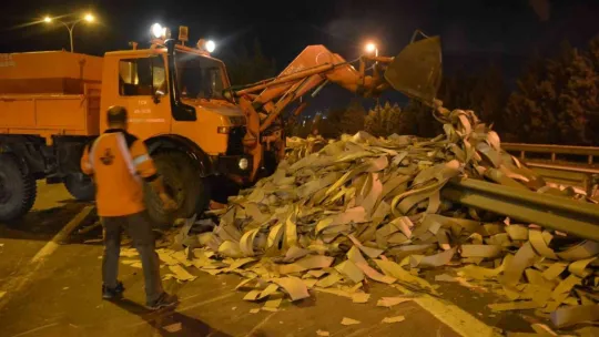 TEM'de iki tır kazaya karıştı, yol trafiğe kapandı