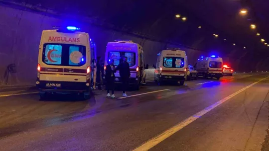 Kocaeli'de iki yolcu otobüsü ve tır kazaya karıştı: 14 yaralı