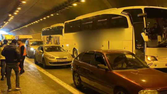 Kocaeli'de iki yolcu otobüsü ve tır kazaya karıştı: 14 yaralı