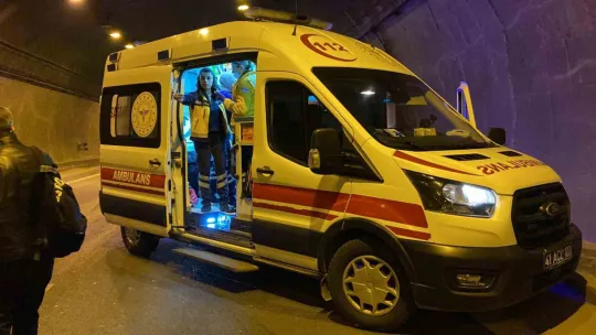 Kocaeli'de iki yolcu otobüsü ve tır kazaya karıştı: 14 yaralı