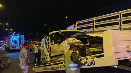 TEM'de kamyonet ile hafif ticari araç çarpıştı: 7 yaralı