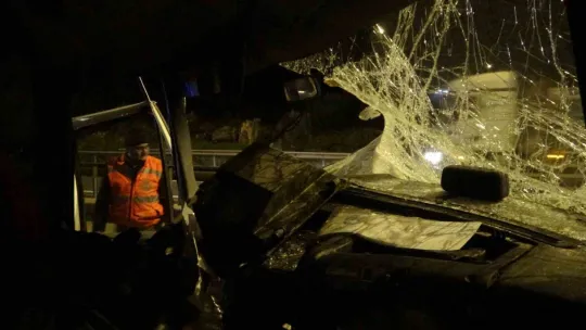 TEM'de kamyonet kaza yaptı: 10 kilometre araç kuyruğu oluştu