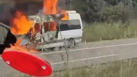TEM'de minibüs alev alev yandı