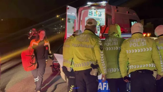TEM'de polis aracı bariyere çarptı: 2 polis yaralı