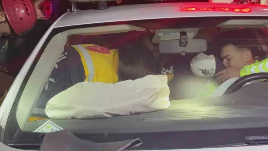 TEM'de polis aracı bariyere çarptı: 2 polis yaralı