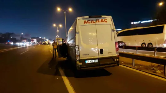 TEM'de şerit değiştiren sürücü kazaya sebep oldu: 3 yaralı