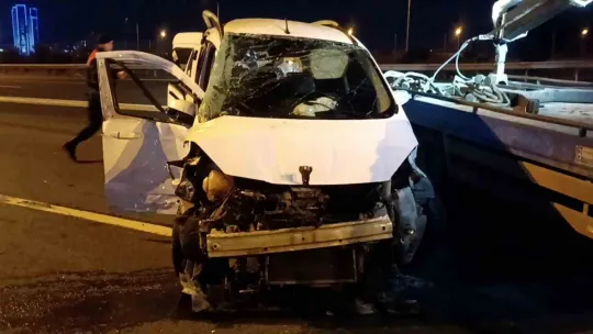 TEM'de şerit değiştiren sürücü kazaya sebep oldu: 3 yaralı