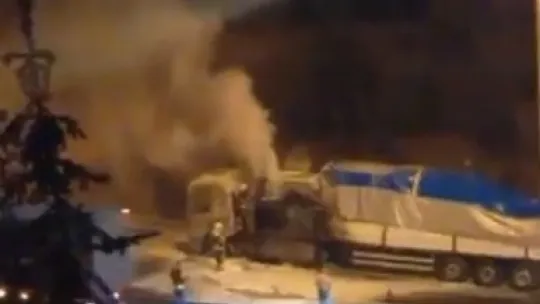 TEM'de seyir halindeki tır alevlere teslim oldu