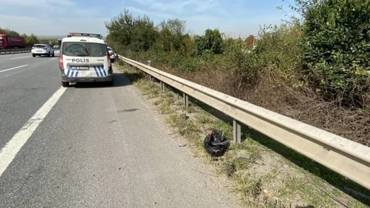 Sürücü ve yolcu yola savruldu, motosiklet metrelerce sürüklendi