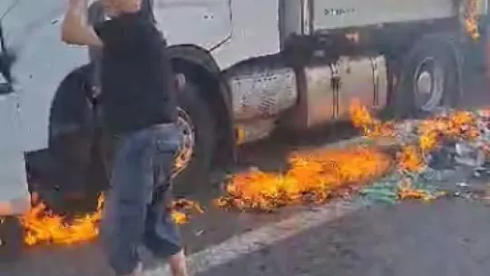 TEM'de tır alev alev yandı