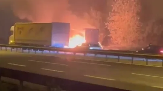 TEM'de tır alev alev yandı