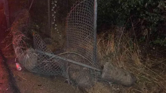 TEM'de tır bariyerlere çarptı, yol trafiğe kapandı