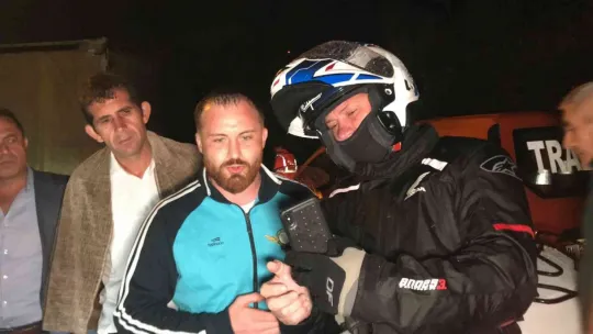 TEM'de tır bariyerlere çarptı, yol trafiğe kapandı