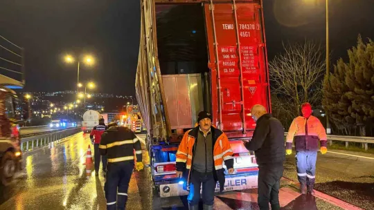 TEM'de tır dorsesinde patlama