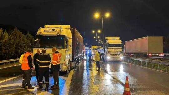 TEM'de tır dorsesinde patlama