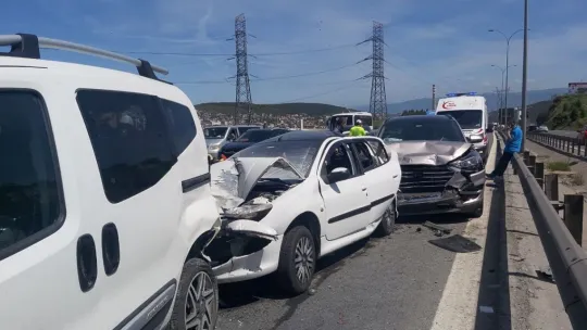 TEM'de zincirleme kaza: 10 yaralı
