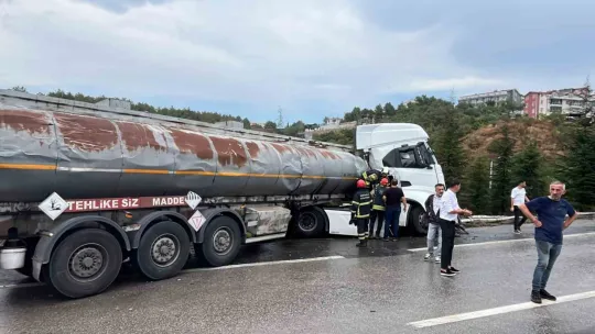 TEM'de zincirleme kaza, LPG yüklü tanker ağaçlık alana uçtu