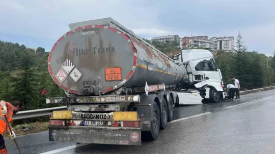 TEM'de zincirleme kaza, LPG yüklü tanker ağaçlık alana uçtu