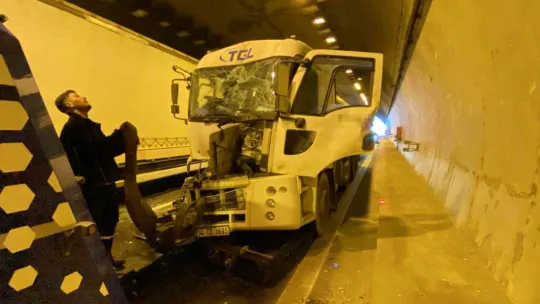 TEM'deki zincirleme kaza trafiği durma noktasına getirdi