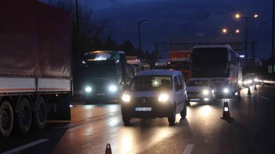 TEM Otoyolu İstanbul istikameti trafiğe kapatıldı