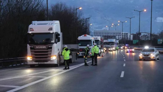 TEM Otoyolu İstanbul istikameti trafiğe kapatıldı