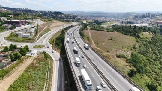 TEM Otoyolu Kocaeli geçişinde bayram dönüşü yoğunluğu